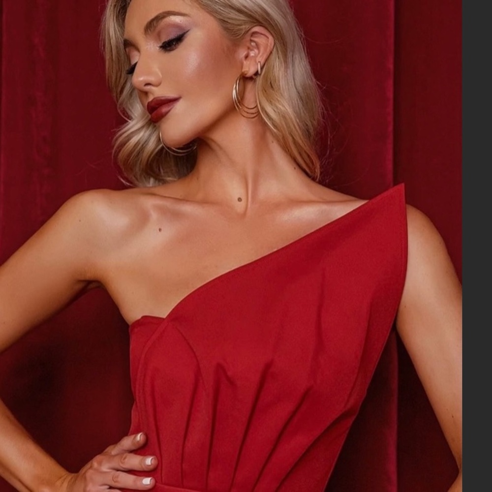 Sale 🔥 NWT gorgeous backless, one shoulder asymmetrical, mini red dress